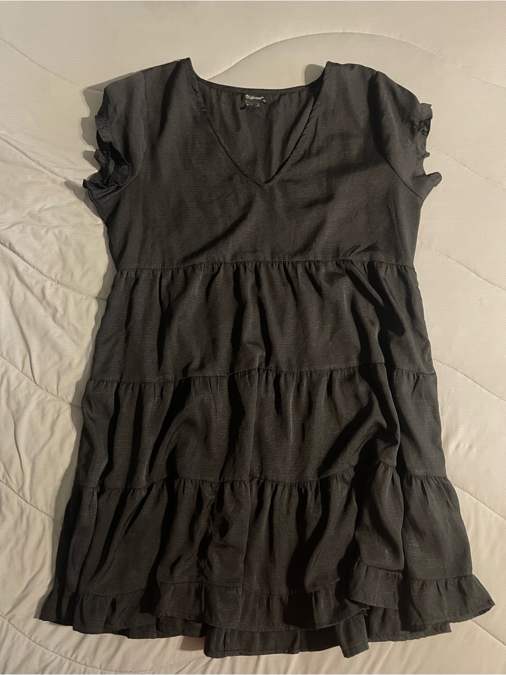 Black Tiered V-Neck Short Sleeve Dress